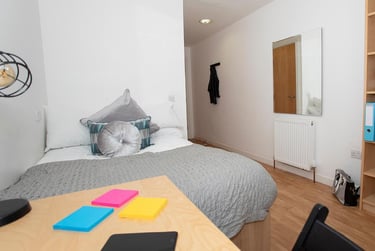 1 bed flat, Cowgate, Old Town, Edinburgh, EH11NQ - Image 11